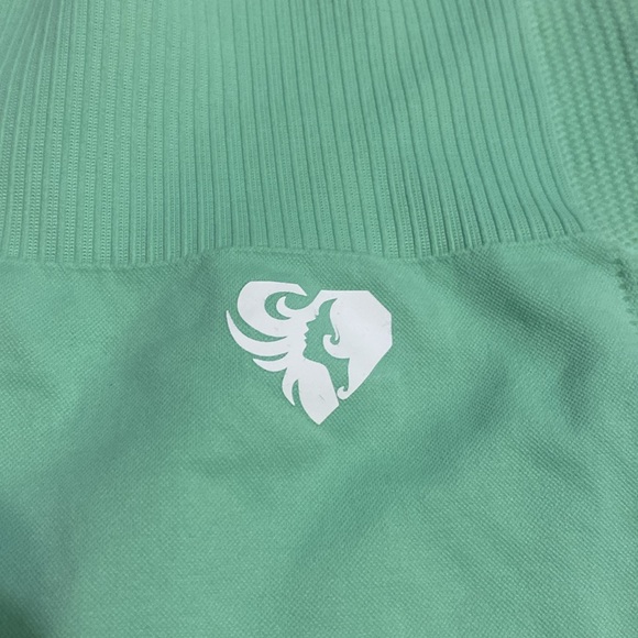 Women’s best. Size medium. Good condition - Picture 3 of 3